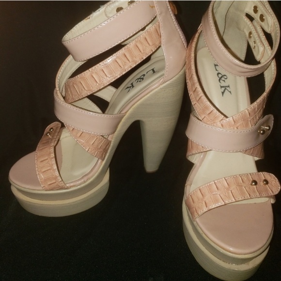 L& K beautiful  and comfy - Picture 2 of 2